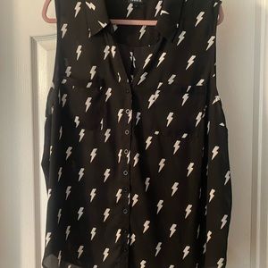 Torrid Georgette Lightning Bolt Top Size 3 NWOT